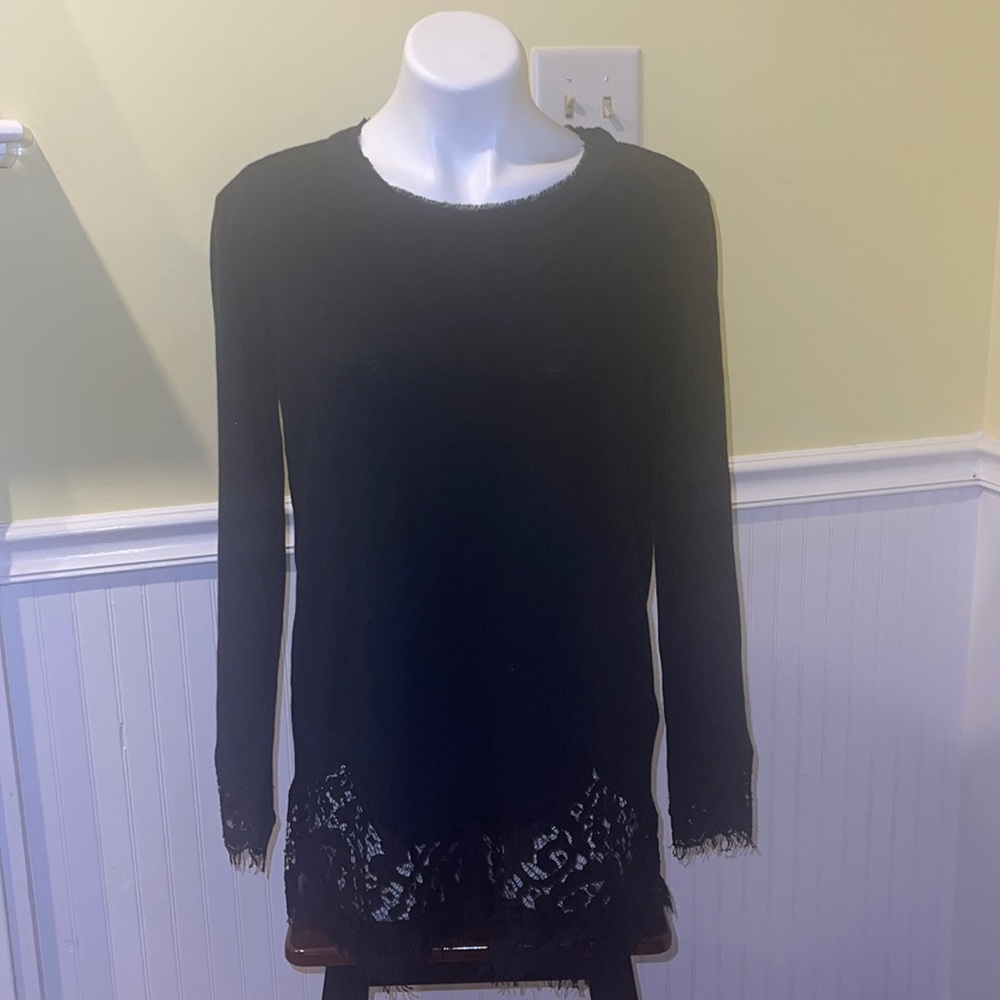 Soft surroundings ladies black tunic top. Size medium. Lace edging.